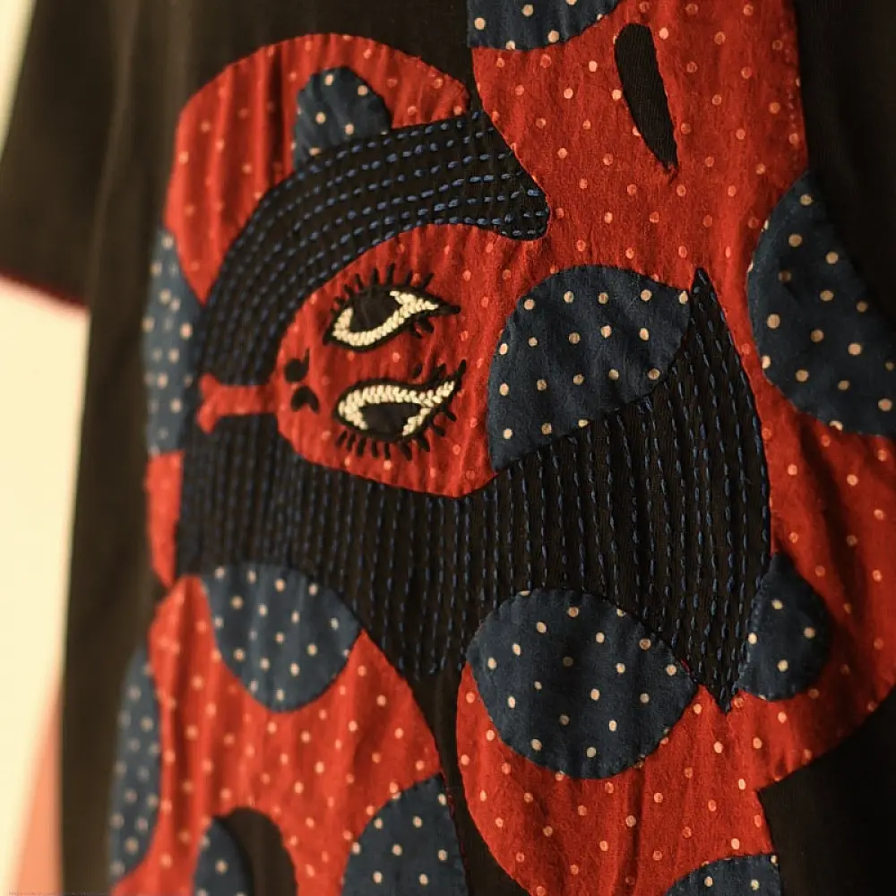 buy Handcrafted Embroidered Tshirt  snake design