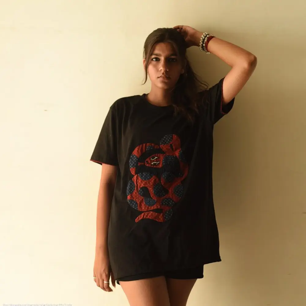 buy Handcrafted Embroidered Tshirt  snake design