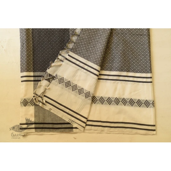 Traditional Bengali cotton Off White saree