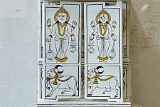 Kathanik . कथनिक ☀ A Wooden Shrine ( White kaavad - 41 cm) ~ 118B