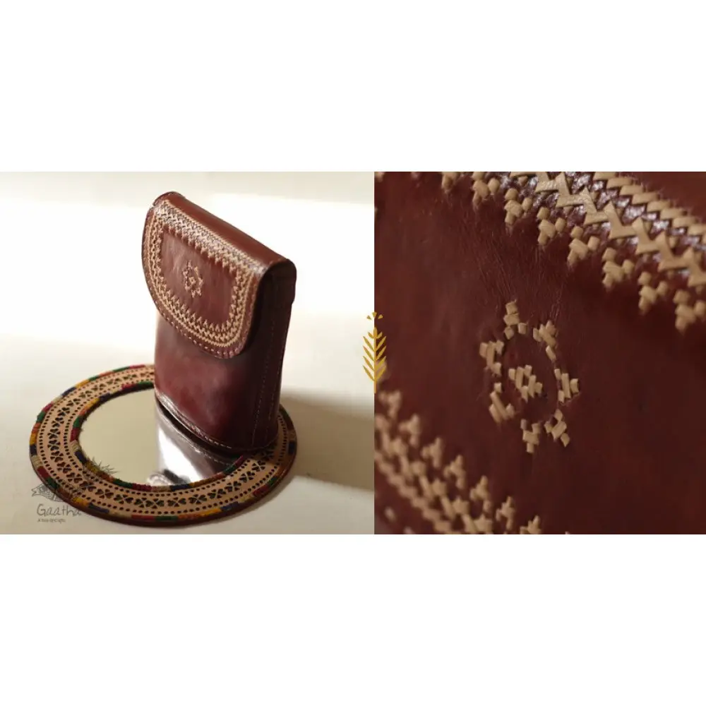 shop Kutchi Leather Sling Handbag - brown
