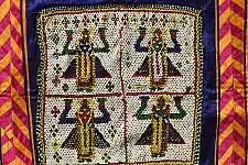  प्राचीन | Traditional Antique Bead Hanging  (22 x 22 inch)