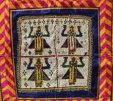  प्राचीन | Traditional Antique Bead Hanging  (22 x 22 inch)