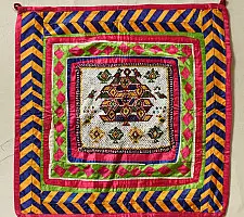 प्राचीन | Traditional Vintage Bead Hanging  (22 x 22 inch)