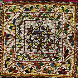  प्राचीन | Gujarati Vintage Bead Hanging  (22 x 22 inch)