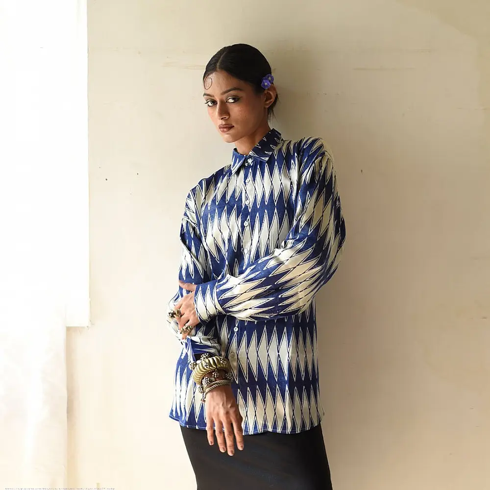 cream and indigo ajrakh cotton shirt vertical sawtooth wave triangle block print hand block printed relaxed fit artisanal shirt men women unisex sustainable fashion
