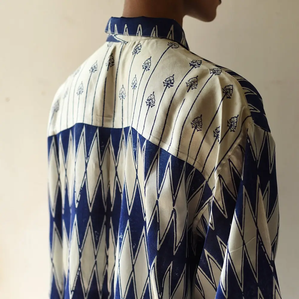 cream and indigo ajrakh cotton shirt vertical sawtooth wave triangle block print hand block printed relaxed fit artisanal shirt men women unisex sustainable fashion