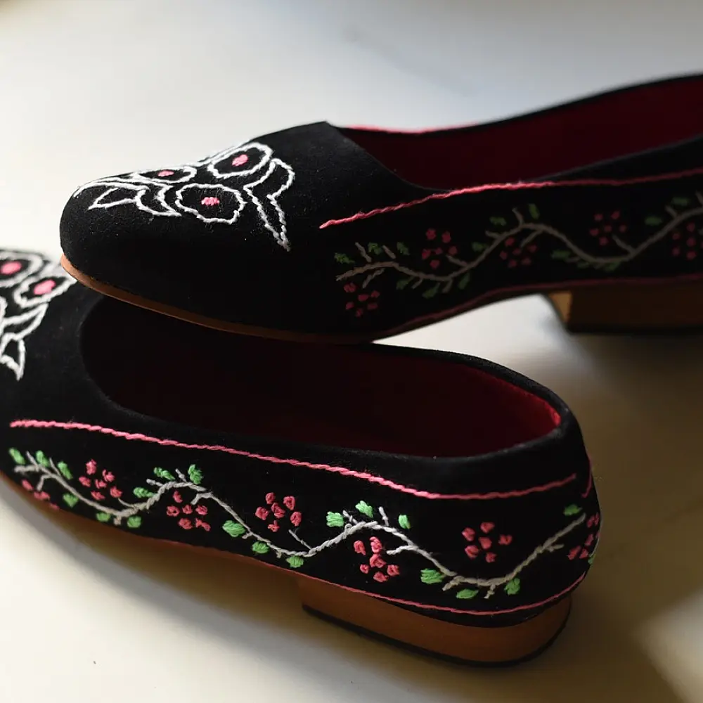 handmade embroidery - Black Shoes