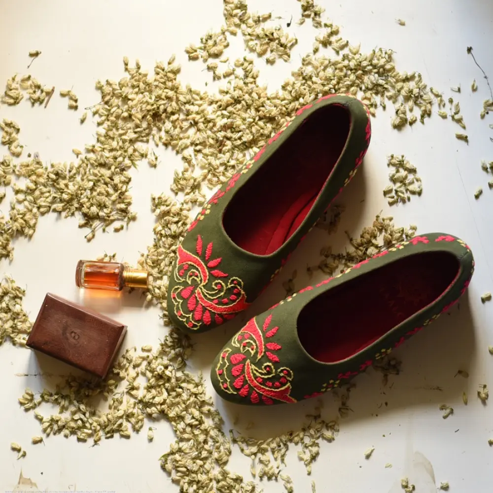 Hand Embroidery - Green Shoe