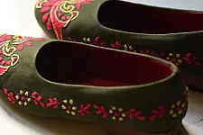Petal & Sole| Hand Embroidery - Green Shoe