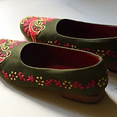 Petal & Sole| Hand Embroidery - Green Shoe