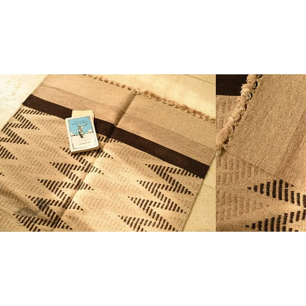 hand woven woolen durri~ Black Zig Zag