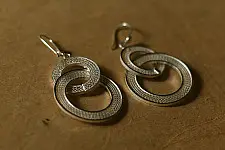 Shashi | Filigree Silver Earring - Overlap Round Rings