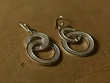 Shashi | Filigree Silver Earring - Overlap Round Rings