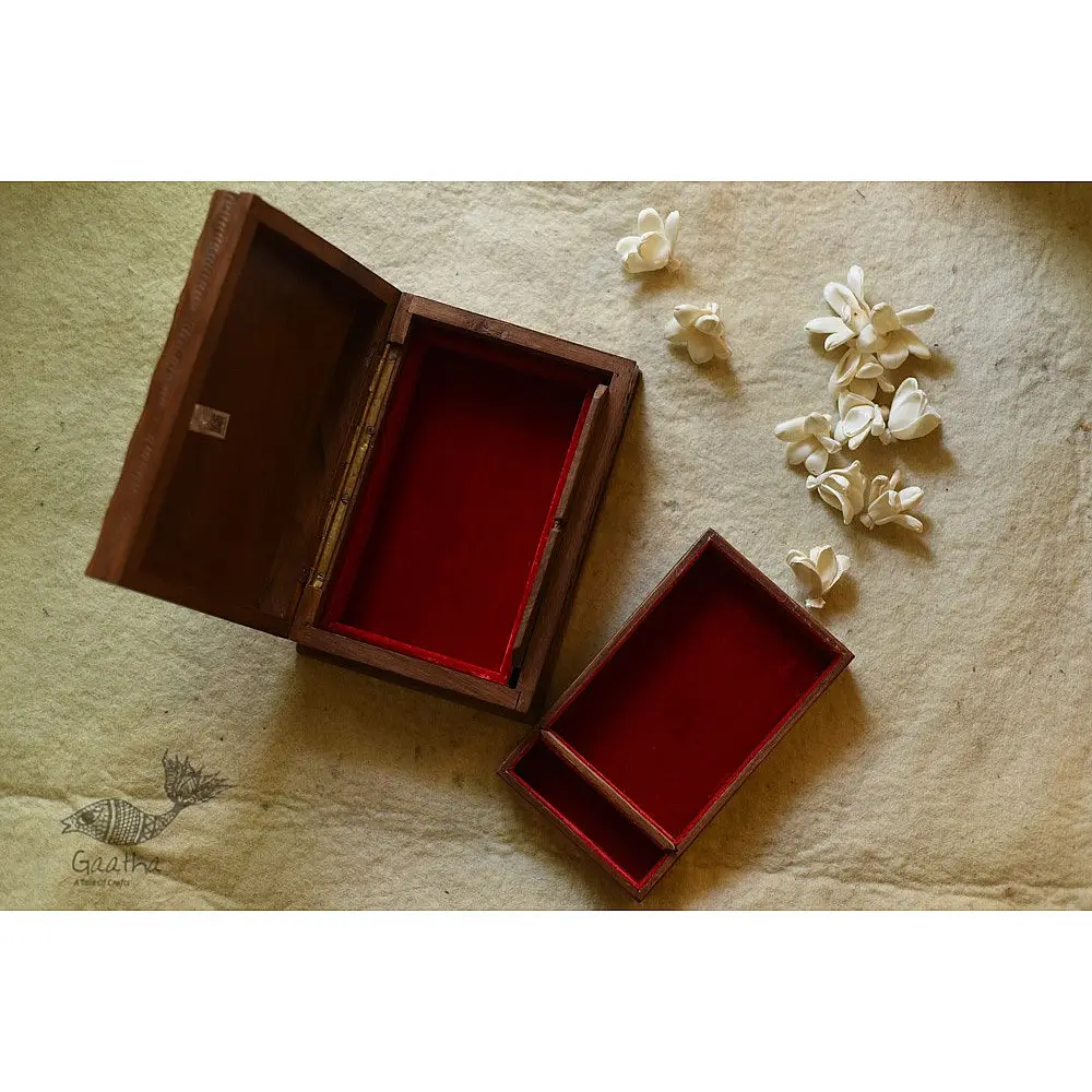 Poshmaal ~ Walnut wood carving box