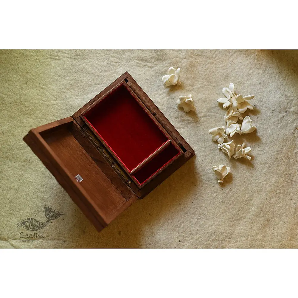 Poshmaal ~ Walnut wood carving box