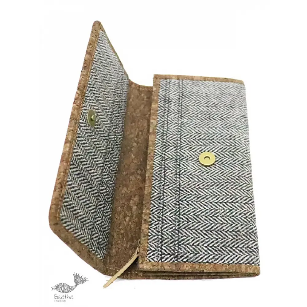 Auden ♦ Wool & Vegan Leather Purse { 16 }