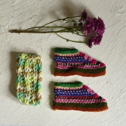 Igloo ~ Hand Knitted - Woolen Socks With Hair Band - Multi Color