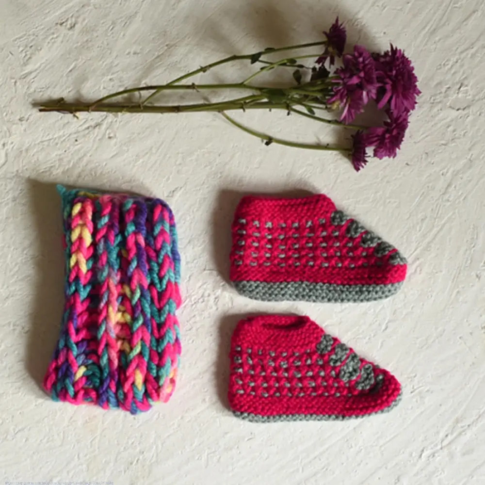pink grey hand knitted himalayan woolen socks textured honeycomb pattern multicolored turquoise magenta yarn hairband winter foot warmers gaatha