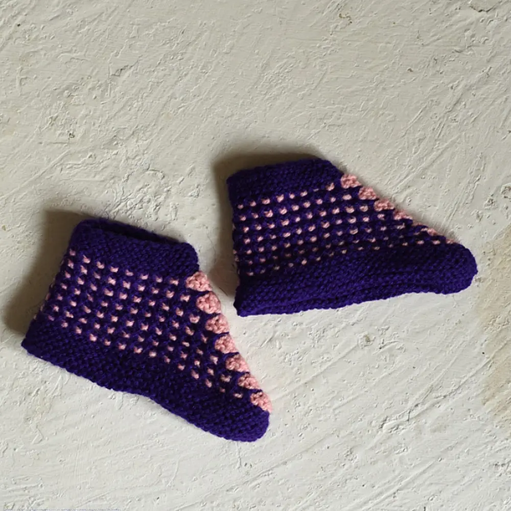 purple pink hand knitted himalayan woolen socks dotted textured pattern multicolored turquoise pink yarn hairband winter foot warmers gaatha