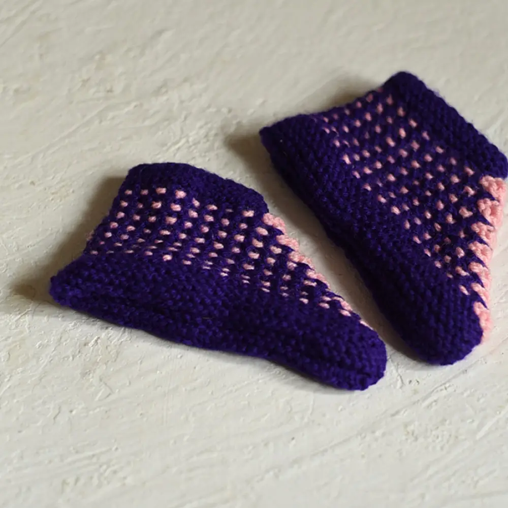purple pink hand knitted himalayan woolen socks dotted textured pattern multicolored turquoise pink yarn hairband winter foot warmers gaatha