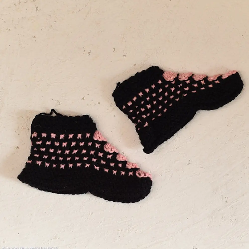 black pink hand knitted himalayan woolen socks dotted pattern multicolored yarn hairband winter foot warmers gaatha