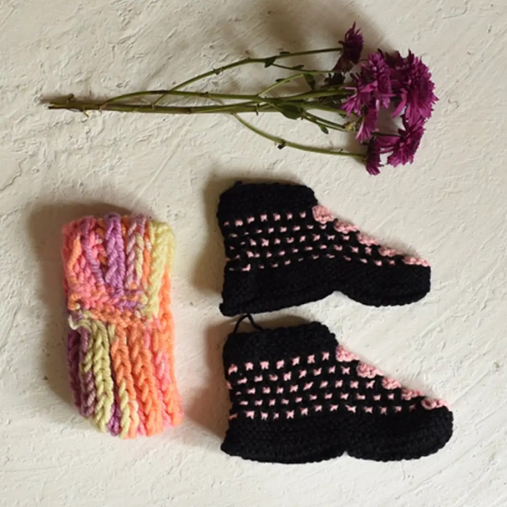 black pink hand knitted himalayan woolen socks dotted pattern multicolored yarn hairband winter foot warmers gaatha