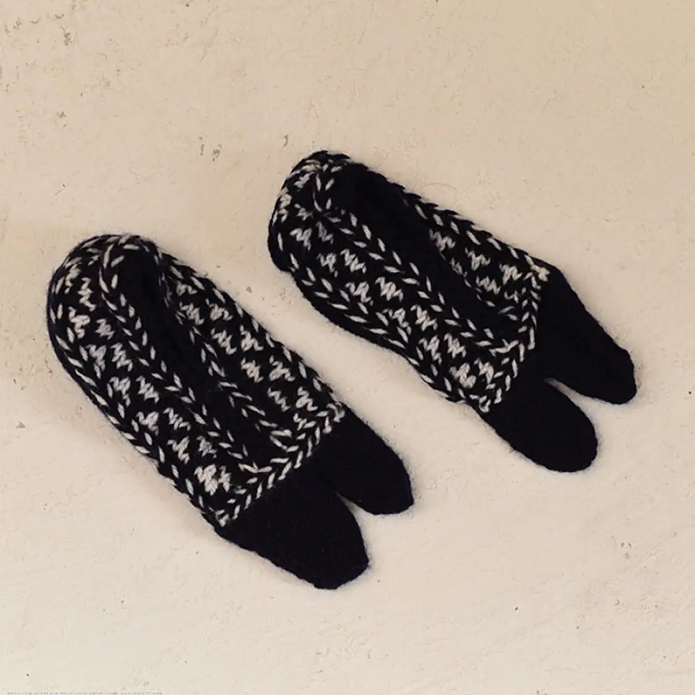 black white hand knitted himalayan woolen socks textured pattern knit hairband winter foot warmers gaatha