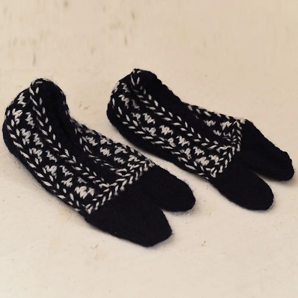 black white hand knitted himalayan woolen socks textured pattern knit hairband winter foot warmers gaatha