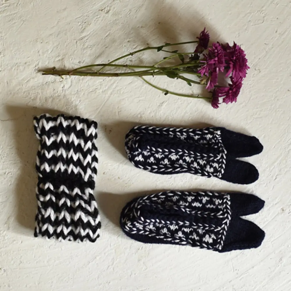 black white hand knitted himalayan woolen socks textured pattern knit hairband winter foot warmers gaatha