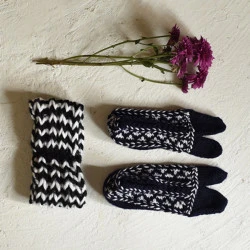 Igloo ~ Himalayan Woolen Socks With Hair Band - Black & White