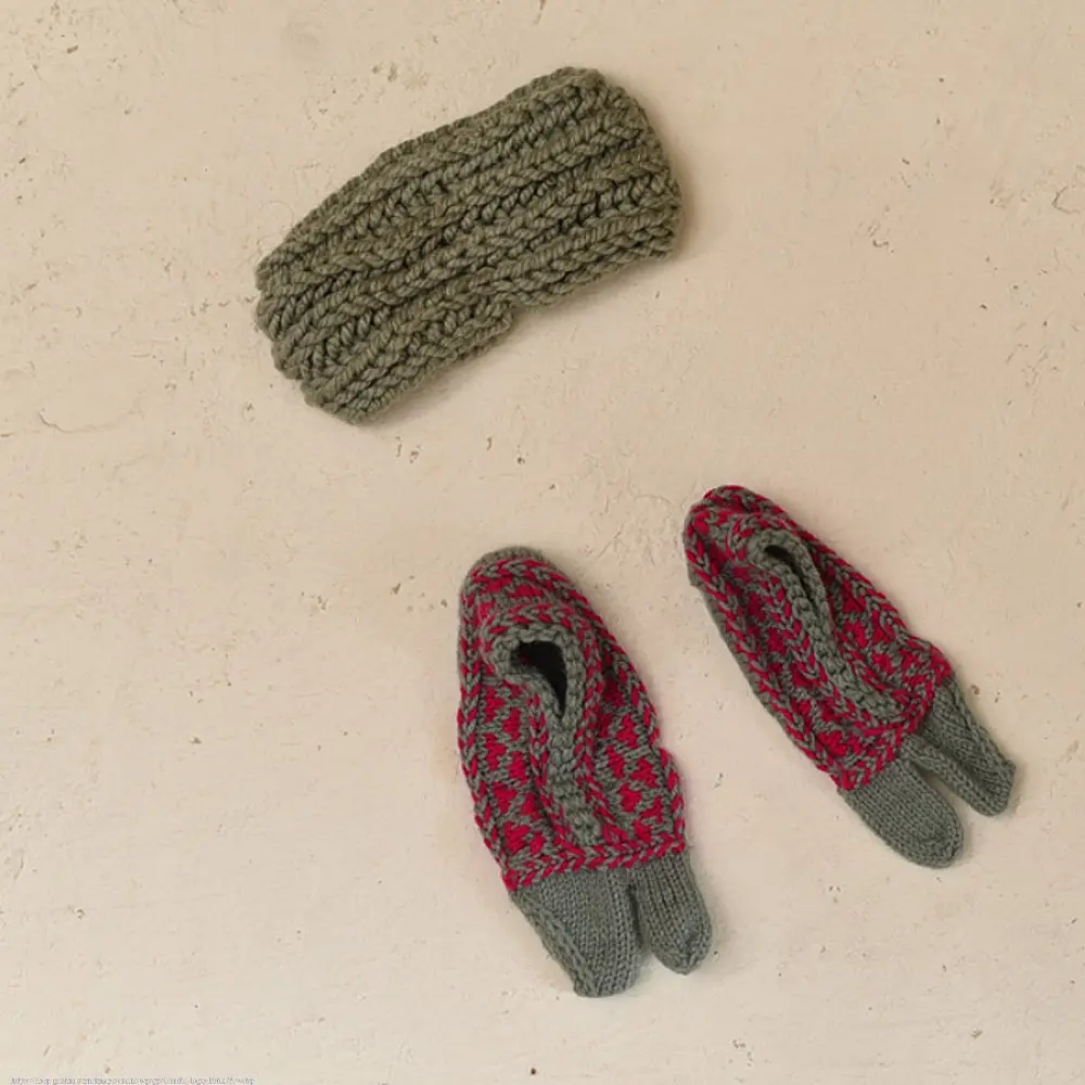 grey pink hand knitted himalayan woolen socks textured geometric pattern solid grey hairband winter foot warmers gaatha