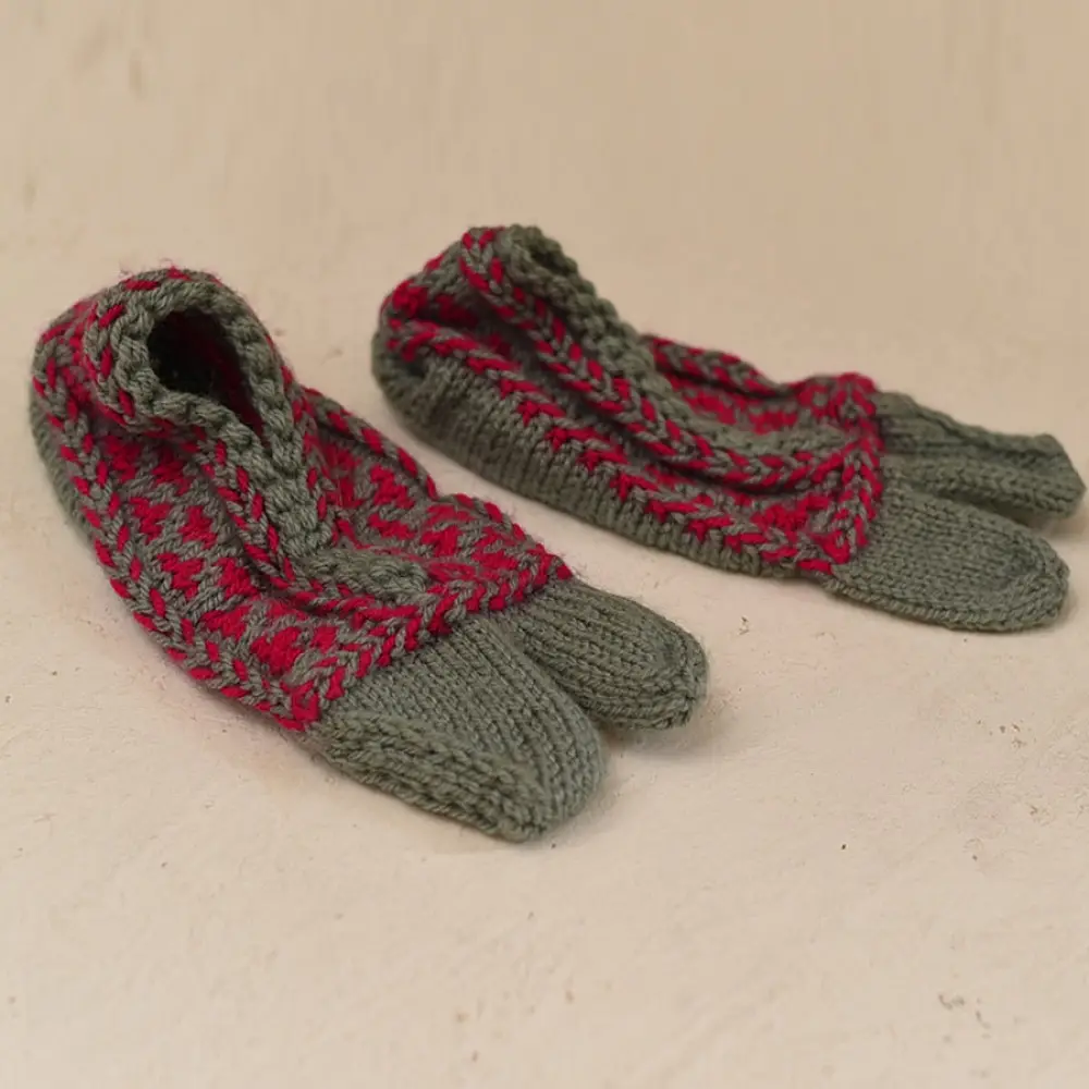 grey pink hand knitted himalayan woolen socks textured geometric pattern solid grey hairband winter foot warmers gaatha