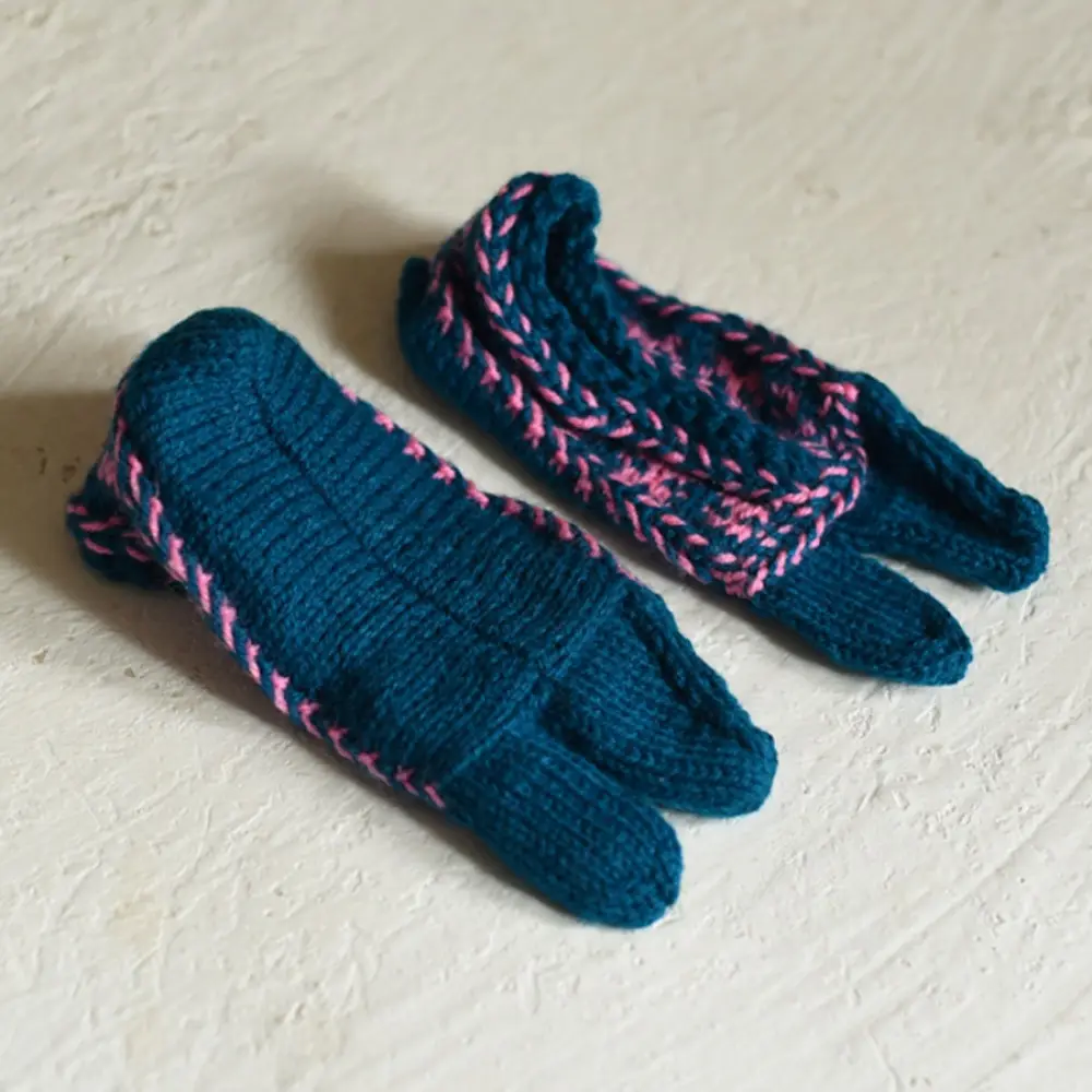 deep blue pink hand knitted himalayan woolen socks chevron pattern knit hairband winter foot warmers 