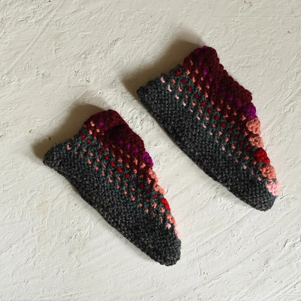 charcoal grey multi color hand knitted himalayan woolen socks striped pattern knit hairband winter foot warmers gaatha