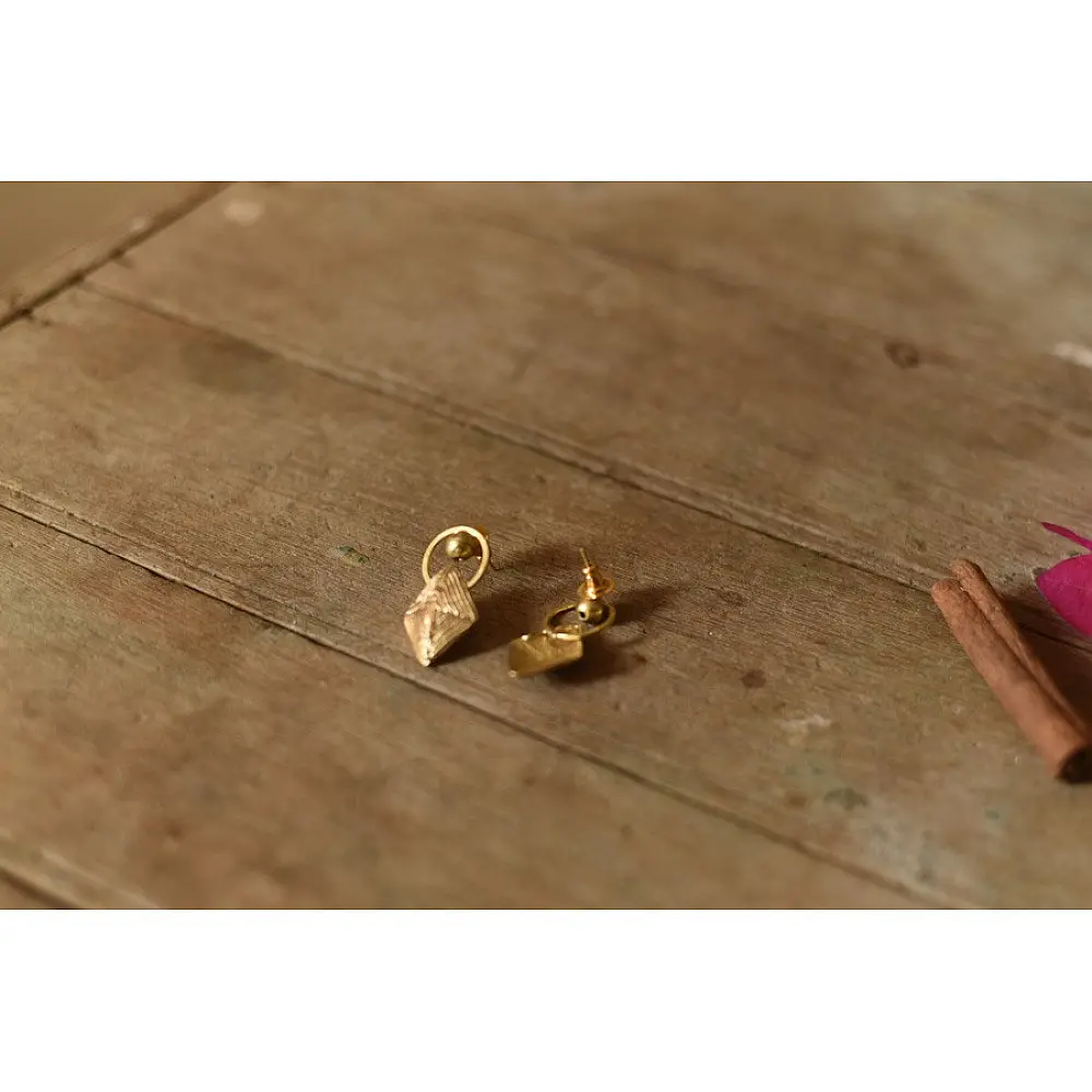 Prabha . प्रभा ❄ Brass Dhokra Stud Earring