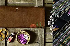 Aalta . आलता ✥ Dhalapathar Handloom Cotton Saree ✥ 1