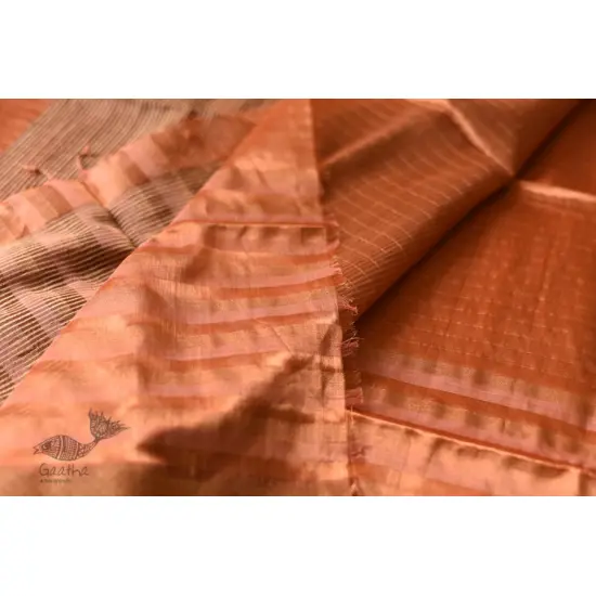 buy Handwoven Maheshwari silk sareeHandwoven Maheshwari Silk Saree With Zari Border - Rose Gold Color