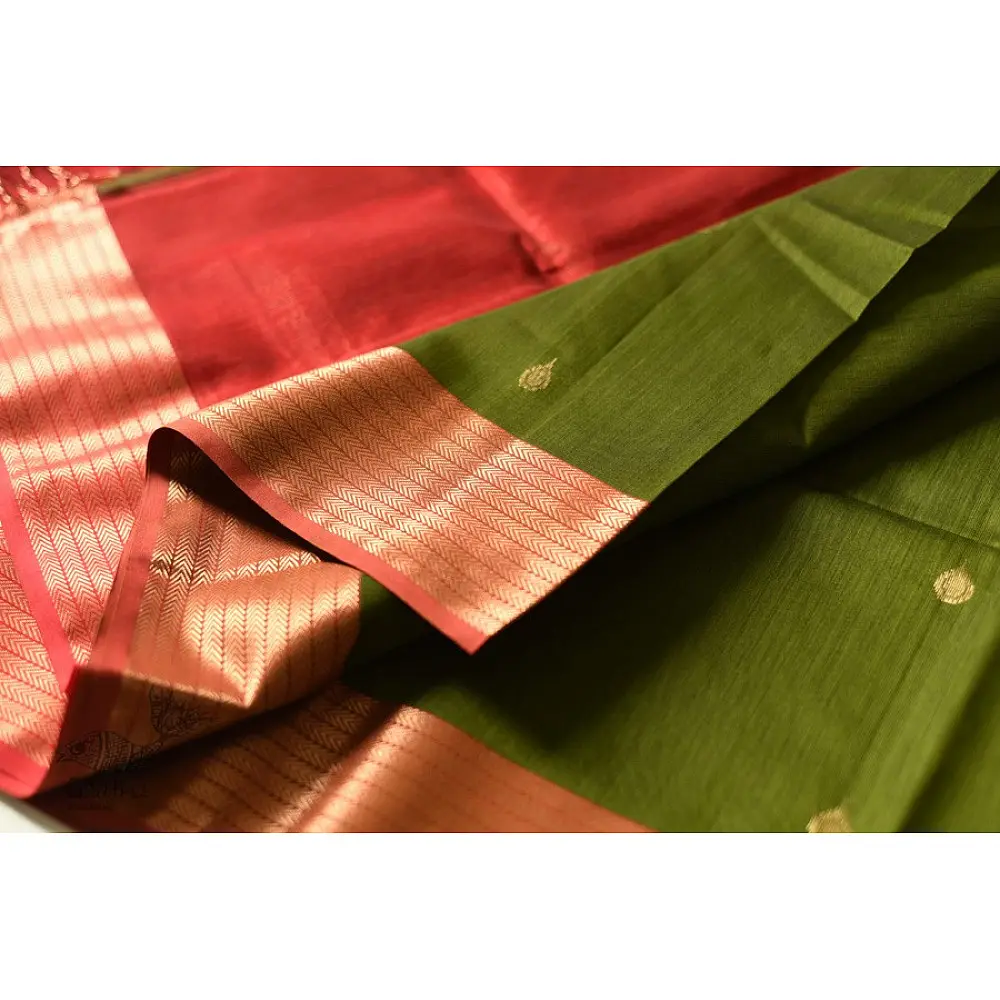 buy Handwoven Maheshwari Saree Green with Red Pallu