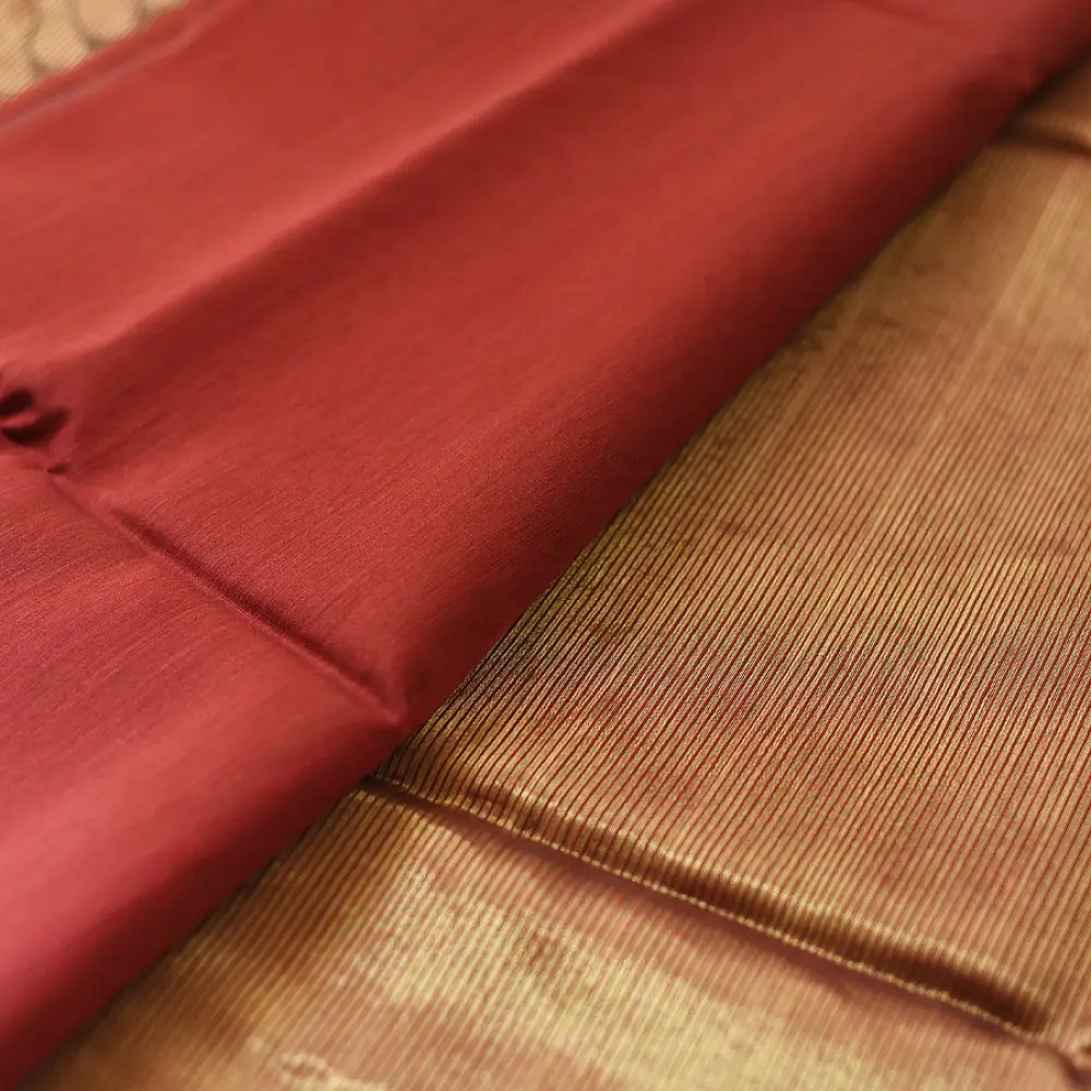 buy Handloom Maheshwari Silk Saree - Half-Half Golden Zari Weaving Saree