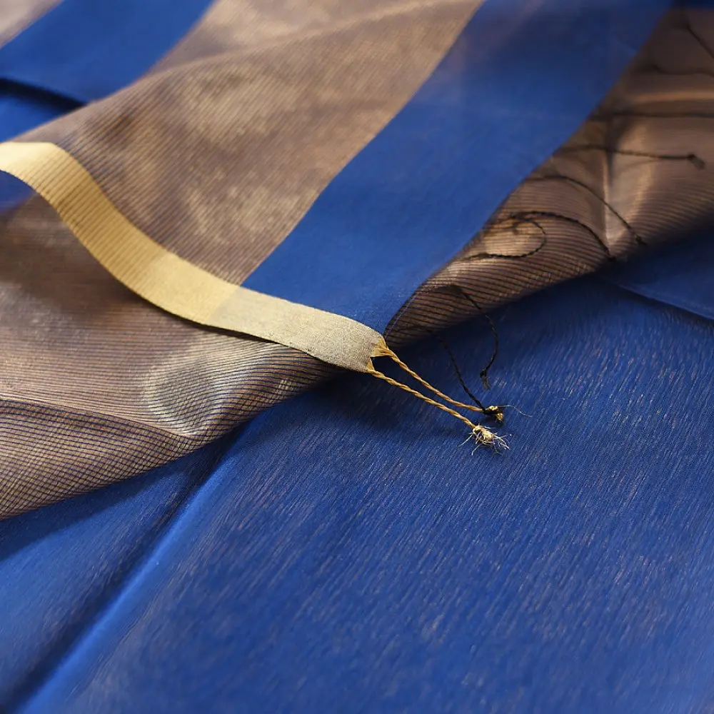 buy Handloom Maheshwari Silk blue Saree - Half-Half Golden Zari Weaving