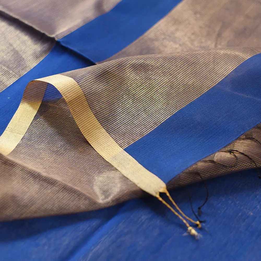 buy Handloom Maheshwari Silk blue Saree - Half-Half Golden Zari Weaving