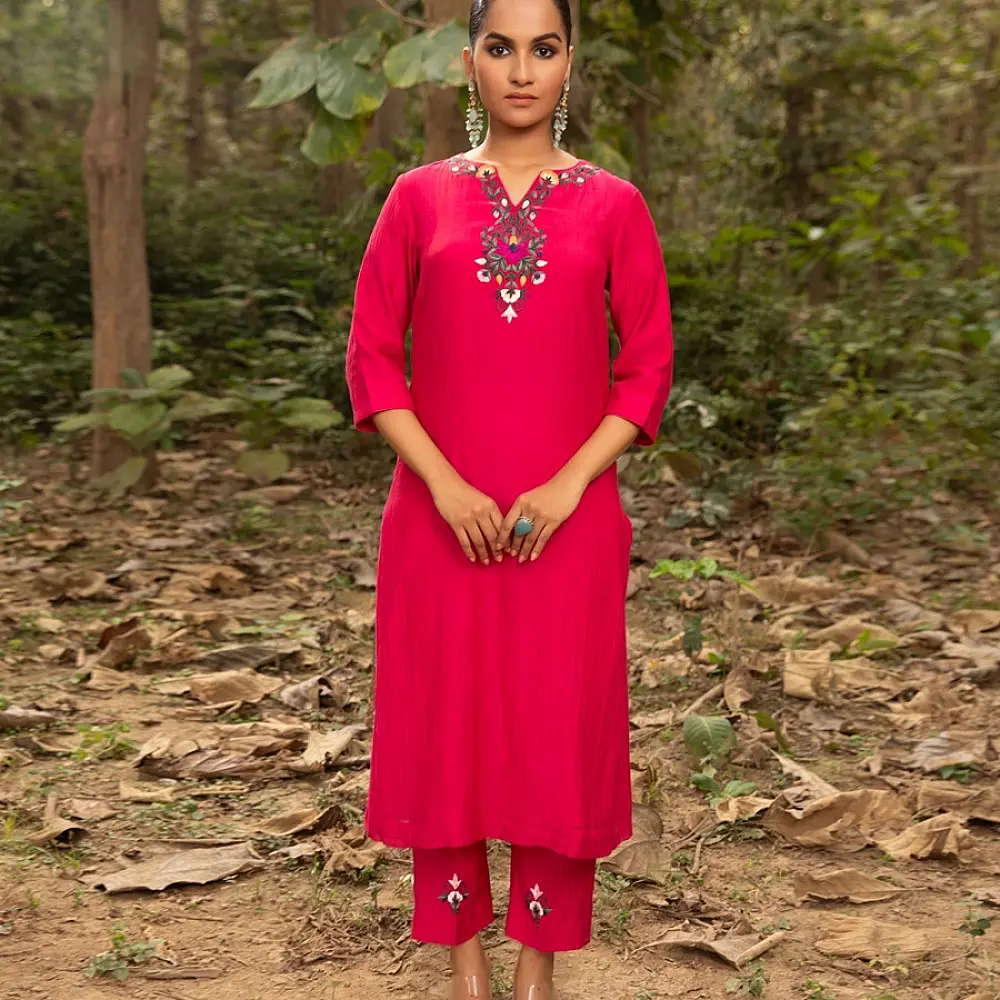 shop Hand Embroidered Chanderi Kurta Set With Contrast Organza Dupatta