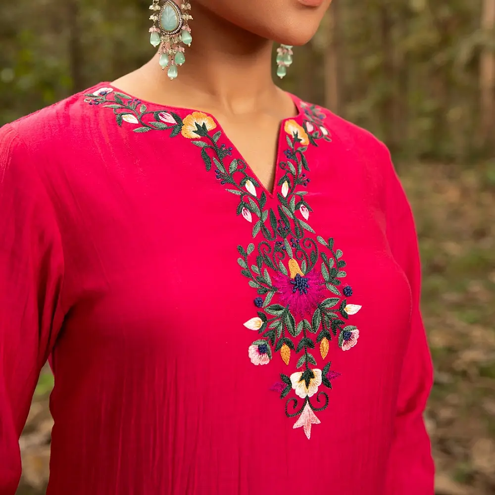 shop Hand Embroidered Chanderi Kurta Set With Contrast Organza Dupatta