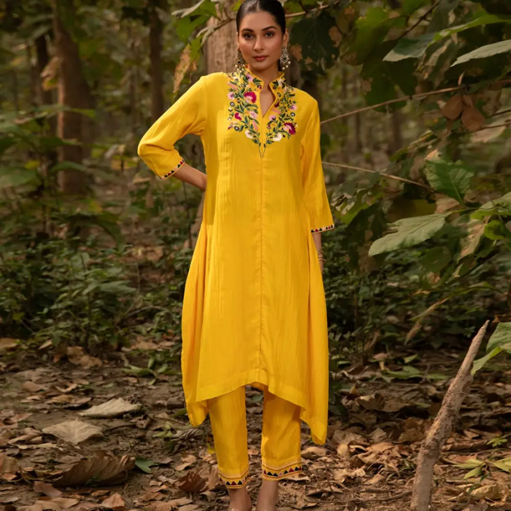 shop Hand Embroidered Chanderi Kurta Set (Set of 2)
