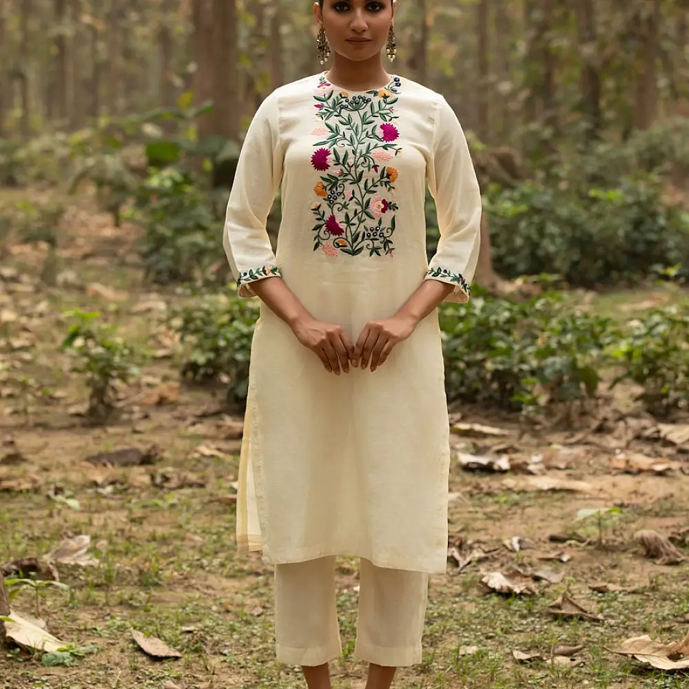 shop Hand Embroidered Chanderi Kurta Set with Contrast Organza Dupatta (Set of 3)