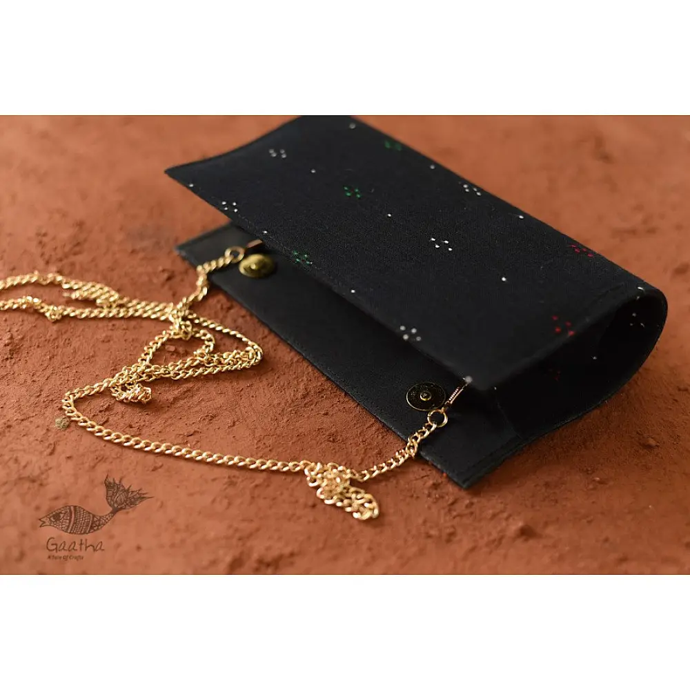 shop handwoven cotton tangaliya Clutch - Black