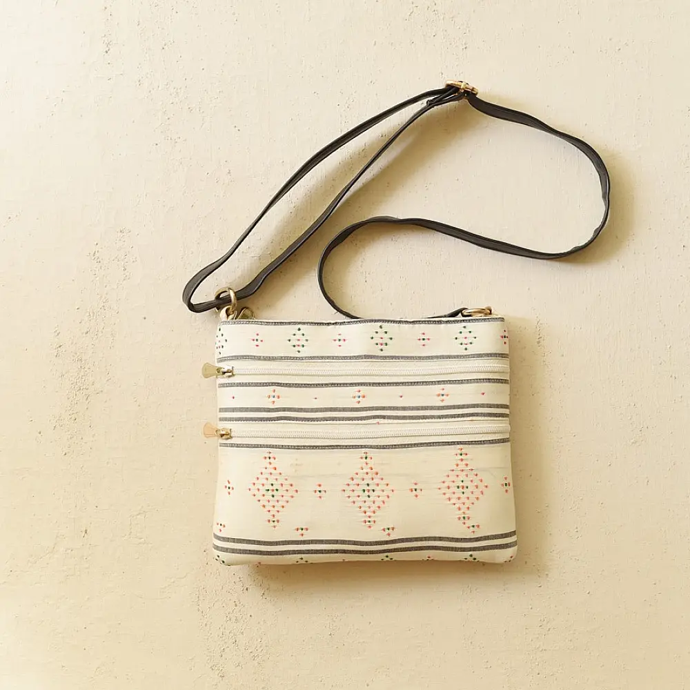 shop Tangaliya sling Bag / Purse - off white