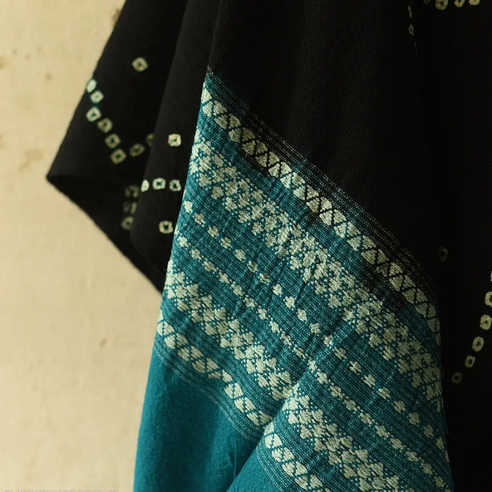 Kutchi Bhujodi Weaving - Bandhani ( Tie-dyed ) Woolen Shawl