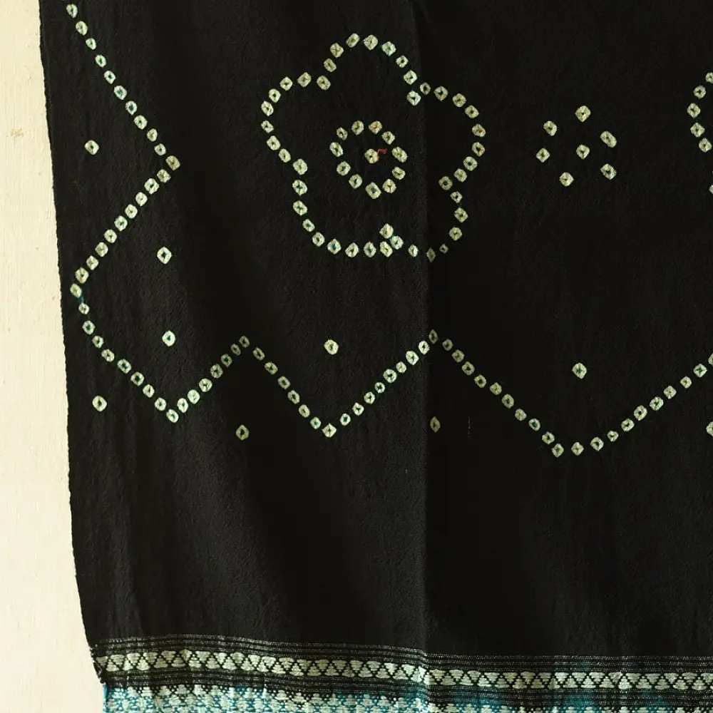 Kutchi Bhujodi Weaving - Bandhani ( Tie-dyed ) Woolen Shawl